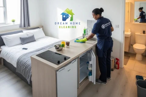 تنظيف استديو بالساعة